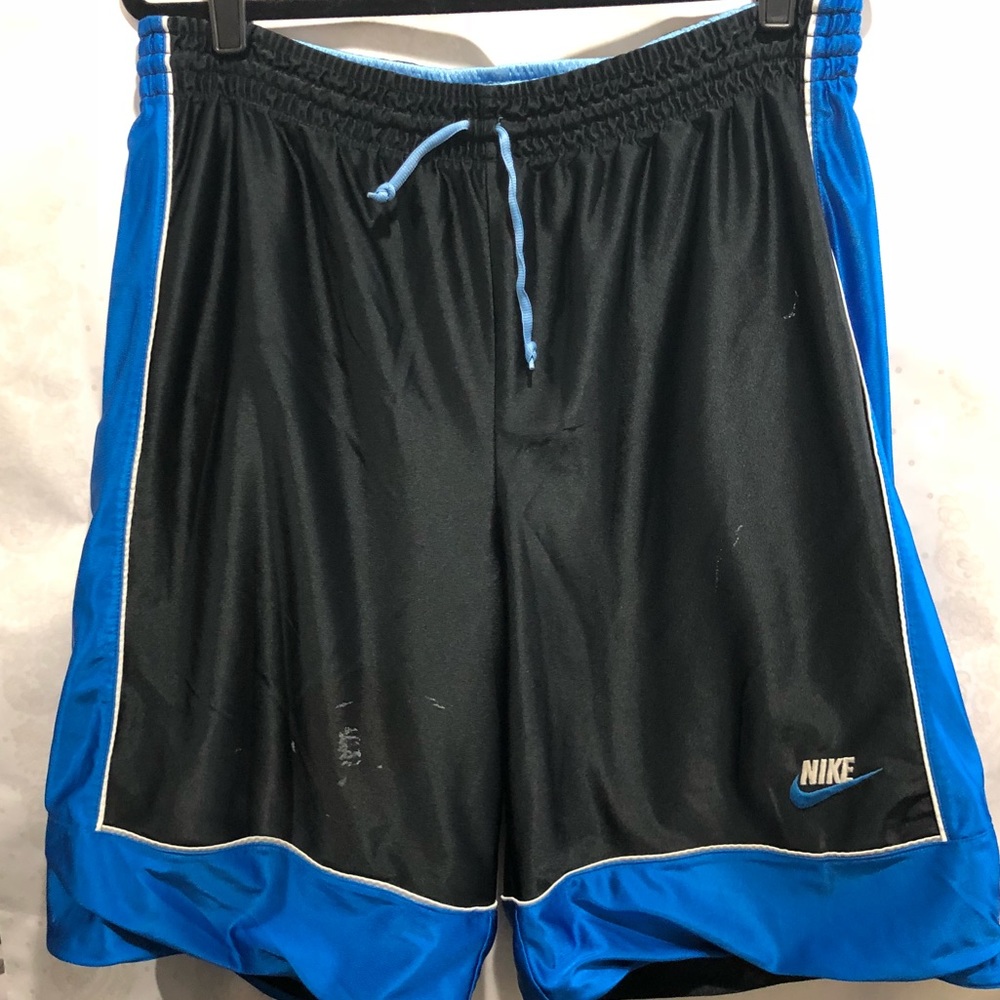 Reversible basketball shorts